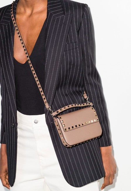 ROCKSTUD GRAINY CALFSKIN POUCH CROSSBODY BAG image 3