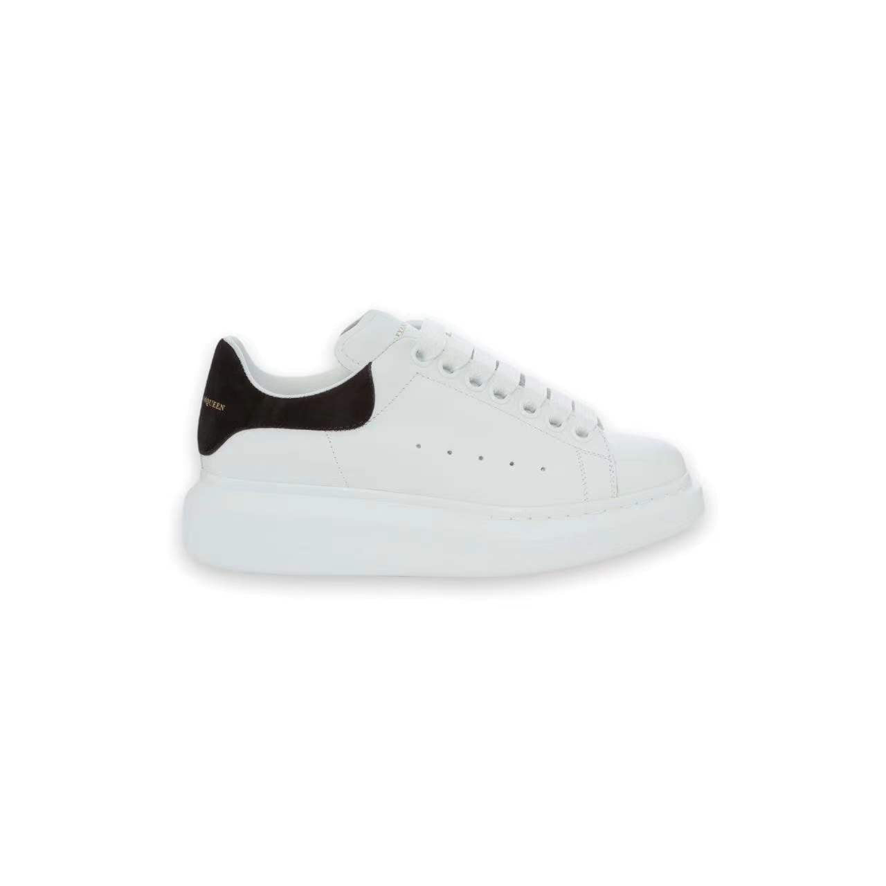 Women's Oversized Sneaker in White/black image 0