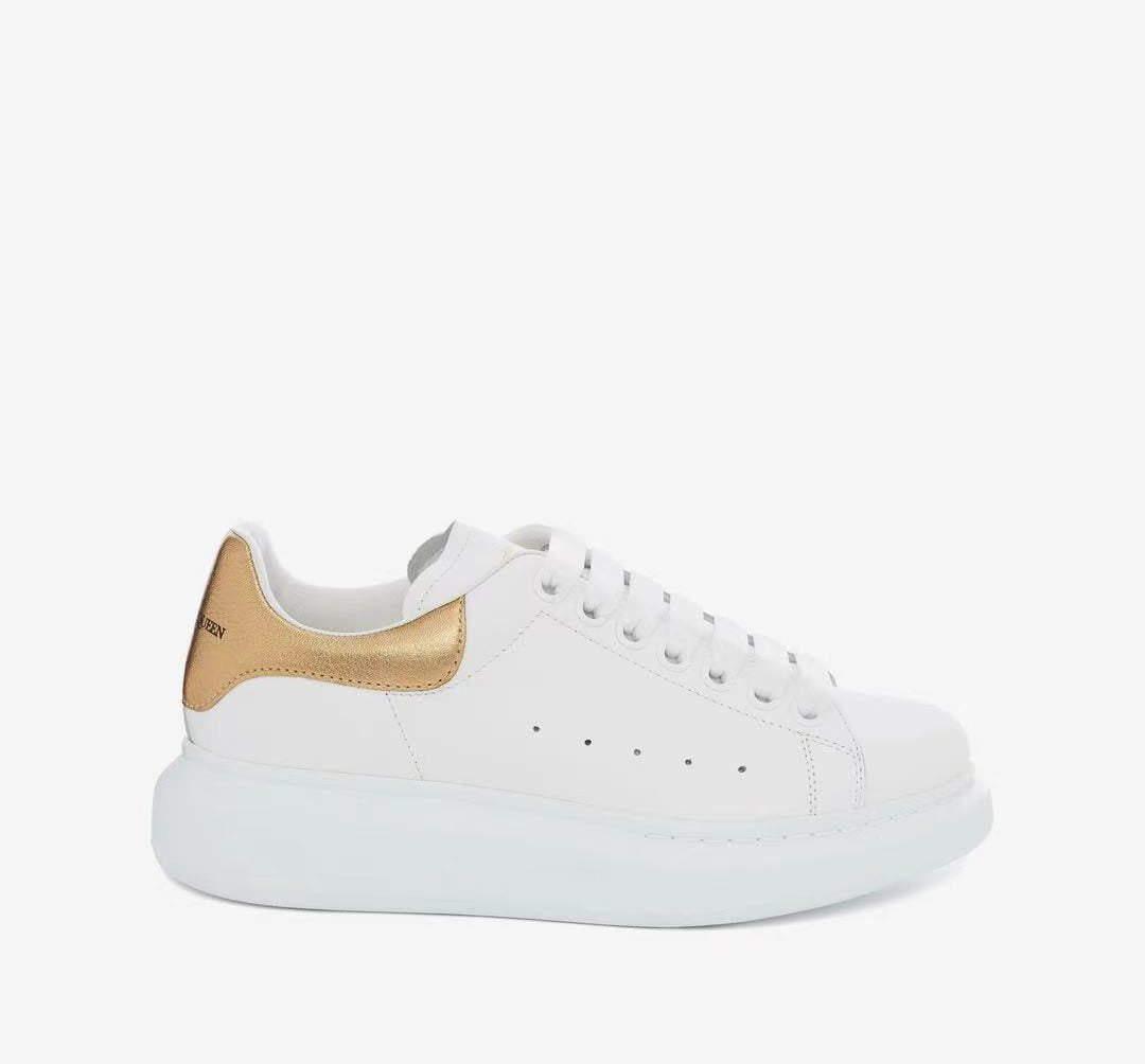 Women's Oversized Sneaker in White/gold image 0