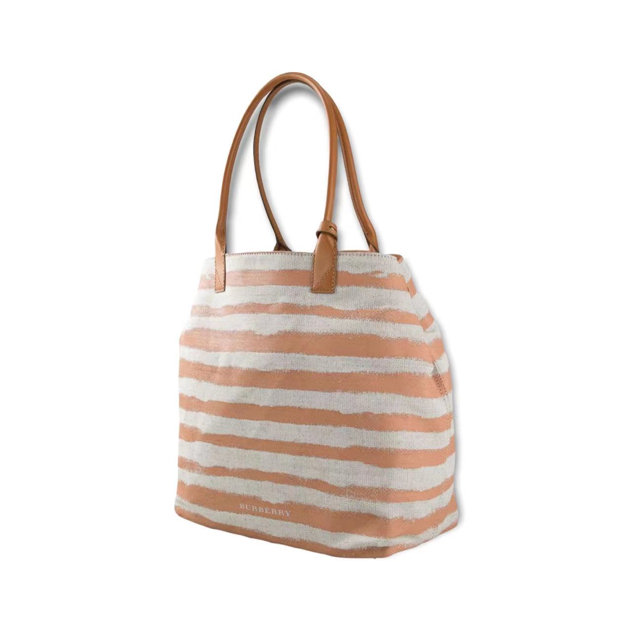 BURBERRY 3963004 image 1