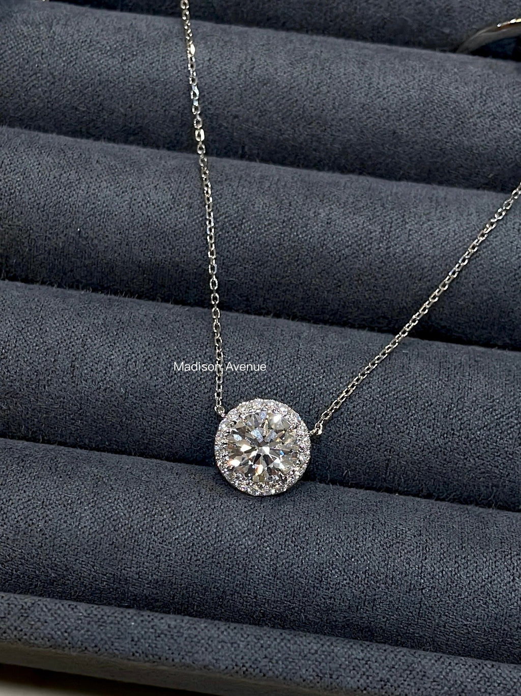 MadisonDia Valentine's Day Sale 2.5ct E, VVS2, IDEAL, EX, EX, IGI certified, Halo 9K Lab-Grown Diamond Pendant